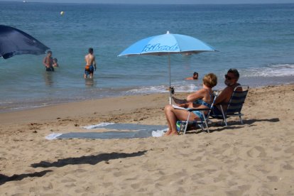 Plano abierto de una playa del Coma-ruga, en el Vendrell.