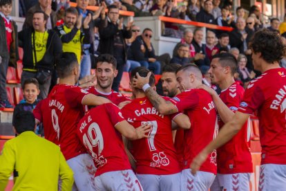 Els jugadors del Nàstic celebren un gol anotat contra l'Ebro disputat al Nou Estadi, que va acabar amb victòria grana (4-1).