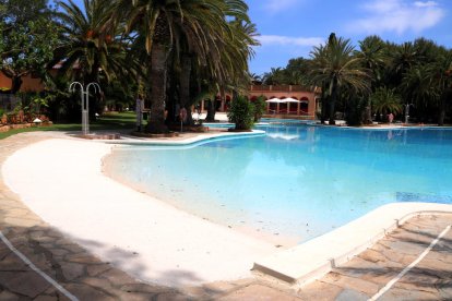 Una piscina del càmping la Torre del Sol, a Mont-roig del Camp.