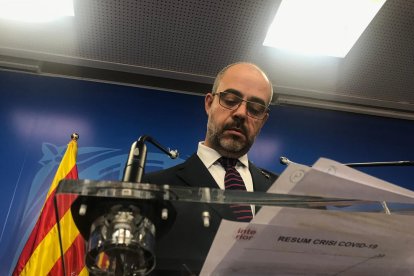 El conseller d'Interior, Miquel Buch, durant la roda de premsa del Govern sobre el coronavirus d'avui.