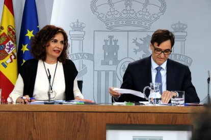 La portaveu del congrés, Maria Jesús Montero i el ministre de Sanitat.