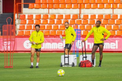 Jonathan Pereira, Ferran Giner y Romain Habran, ayer en el Nou Estadi.