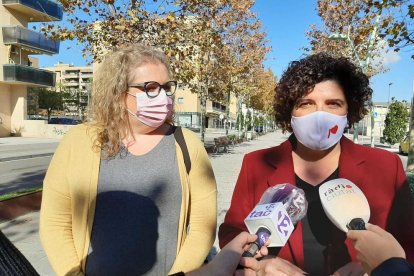 Sandra Ramos i Rosa Maria Ibarra, a la Rambla de Ponent.