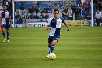 Ozkoidi en un partido con el CE Sabadell esta temporada.