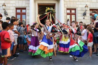 Imabte del Ball de Gitanes a la plaça del Mercadal.