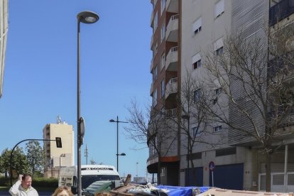 L'arribada de camions hauria de posar fi a la brutícia en pocs dies.