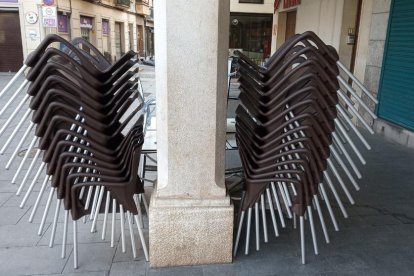 Una terrassa de la Plaça del Mercadal recollida.