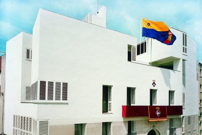 La fachada del Ayuntamiento de Vila-seca