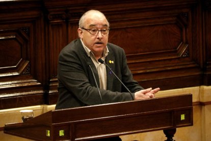 Plano medio del conseller de Educació, Josep Bargalló, al pleno del Parlament el 5 de marzo del 2020.