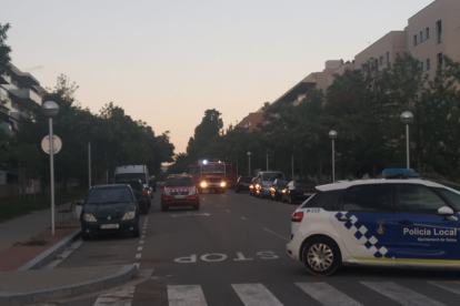 Bombers i policia han acudit per a apagar l'incendi