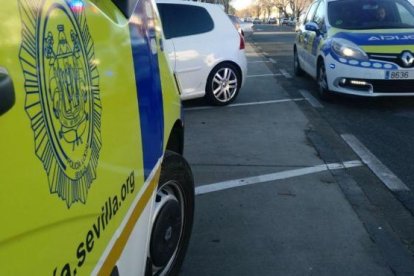 Agents de la Policia Local de Sevilla han detingut a una dona de 45 anys d'edat per causar danys a una motocicleta estacionada en el Polígon de Sant Pau