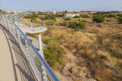 Terrenos que se tienen que urbanizar para construir un nuevo centro comercial y viviendas.