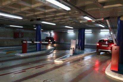 Una imagen de archivo del interior del parking de las Oques.