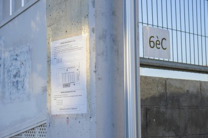 A l'exterior de l'Escola Eduard Toda de Reus, com a moltes, ja es podien veure ahir els nous circuits.