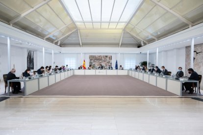 El president del govern espanyol, Pedro Sánchez, presideix el Consell de Ministres extraordinari per aprovar l'estat d'alarma