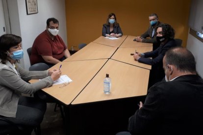 Imatge de reunió entre Carles Castillo i membres d'ERC Camp de Tarragona.