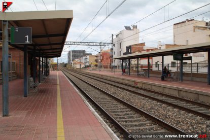 Imatge de l'estació de tren de l'Ampolla.