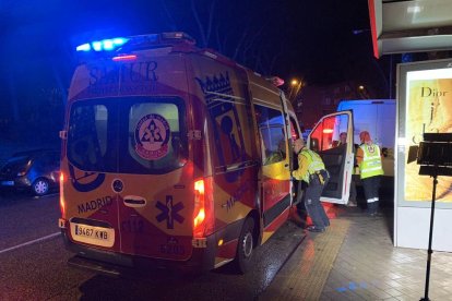 Imatge d'una ambulància al lloc dels fets.