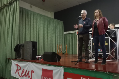 Sandra Guaita i Andreu Martín a l'acte, amb unes 200 persones.