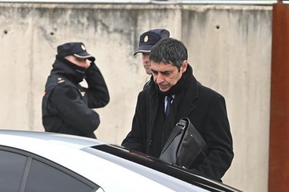 El Major del Mossos a la sortida de la primera sessió del judici a l'Audiencia Nacional.