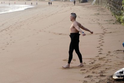 Espanya, país on el turisme és una de les principals fonts d'ingressos, viu pendent de què succeirà amb les platges a conseqüència de la crisi sanitària del coronavirus