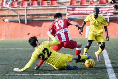 Un dels partits que va disputar el Valls al camp de futbol del Vilar la temporada 2019-20.