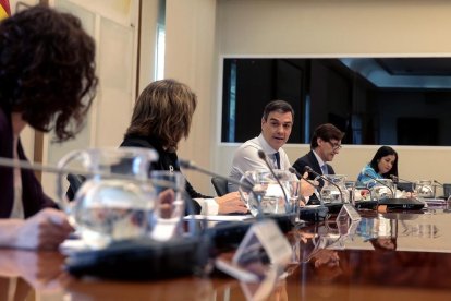 Sánchez i els ministres, durant la reunió