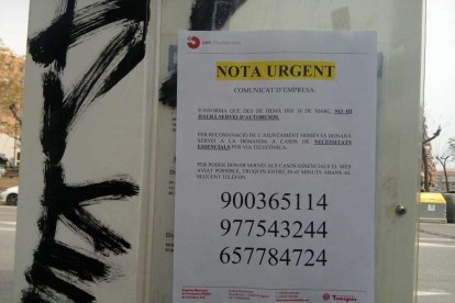 Una nota donde se explica la supresión del servicio de autobuses