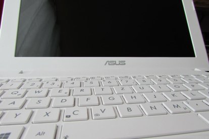 Asus li ha entregat un ordinador nou després de la reclamació de FACUA