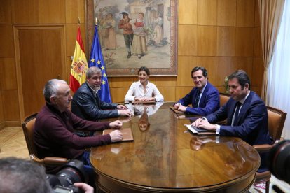 Pla general de la reunió de la ministra de Treball, Yolanda Díaz, amb els secretaris generals de CCOO i UGT, Unai Sordo i Pepe Álvarez, i els presidents de CEOE i Cepyme, Antonio Garamendi i Gerardo Cuerva.