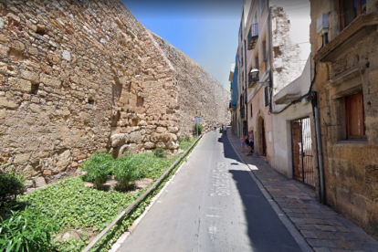 La Muralla de Tarragona al tram de la baixada del Roser.