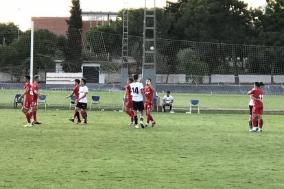 Jugadors dels dos equips, després del partit.