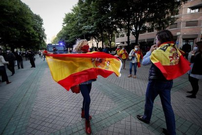 Imagen de una casserolada en protesta por la gestión que el Gobierno central de la crisis del coronavirus.