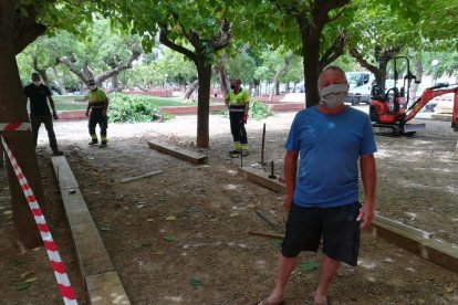 Rosillo, en l'interior de la pista de petanca que l'Ajuntament construeix en una plaça del barri.