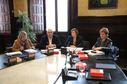 L'expresidenta del Parlament, Carme Forcadell, i els membres de la Mesa de JxSí Lluís Corominas, Anna Simó i Ramona Barrufet.