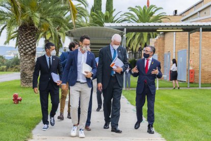 Els representants de Messer Ibérica amb l'alcalde Pere Segura i el conseller Ramon Tremosa.