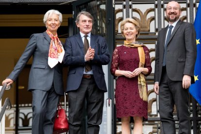 La presidenta del BCE, Christine Lagarde, la presidenta de la CE, Ursula Von der Leyen, el president del Consell Europeu, Charles Michel, i el president del Parlament Europeu, David Sassoli