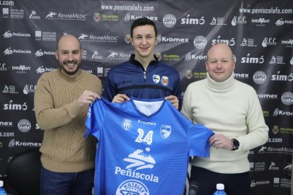 Carles Saladié en su presentación con el Peñíscola, club con quien firma por cuatro temporadas.