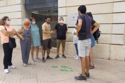 La primera protesta tuvo lugar ayer delante de el antiguo hospital.