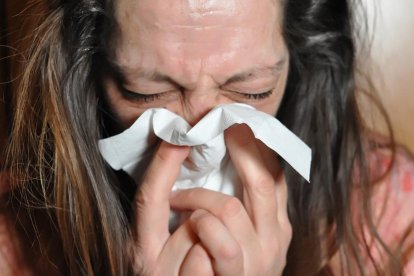 Els medicaments contra el colesterol poden convertir els símptomes dela covid en un refredat comú.