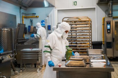 Cocina desde donde se preparan las comidas sociales.