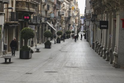 Una imagen de archivo de la calle Monterols durante la cuarentena.