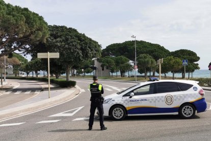 Imagen de un agente de la Policía Local de Cambrils.