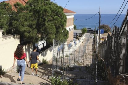 Intervención en la zona de las Escaleras del Miracle afectada por el Anfiteatro, ayer por la mañana.