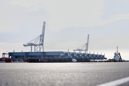 L'elevador de vaixells ha estat enviat en dues parts a Algèria.