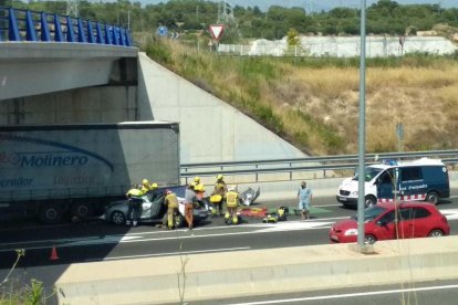 El accidente se ha producido por la persecución de un coche a un camión.