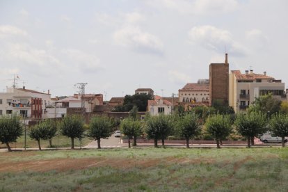 Imatge de l'espai que es vol enderrocar, amb la fassina, a la dreta.