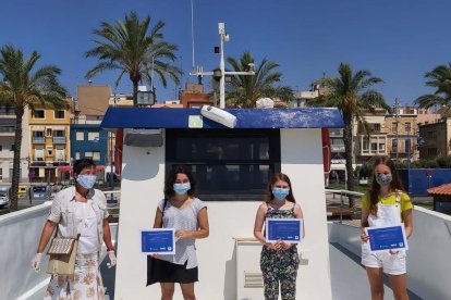 Los ganadores recibieron elpremi encima de la Golondrina del puerto.