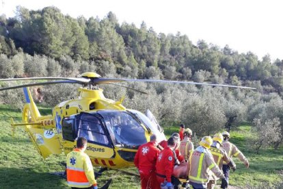 Imagen del momento de la evacuación del herido.