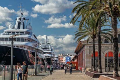 Imatge d'arxiu de dos vaixells atracats al Moll de Costa, a l'espai gestionat per Port Tarraco.